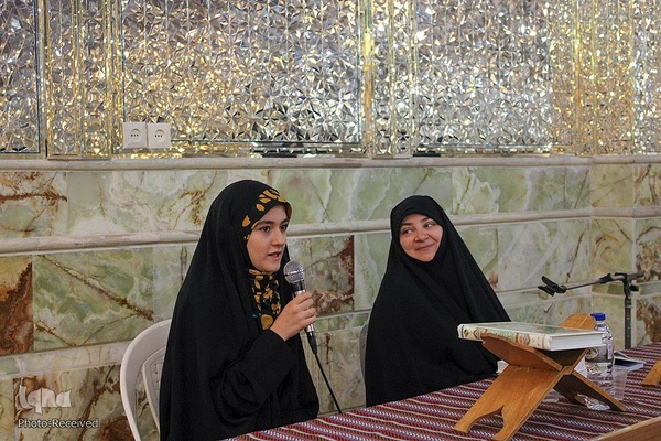 محفل انس با قرآن کریم ویژه خواهران، به‌ مناسبت بزرگداشت شهدای حرم مطهر