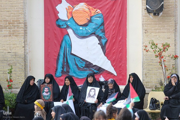 اجتماع زینبی بانوان و کودکان شیراز در حمایت از مادران مظلوم غزه