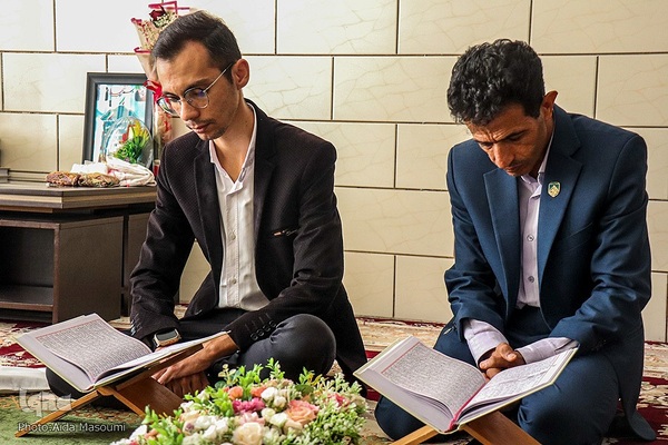 محافل انس با کلام الله مجید در منزل خانواده‌های شهدای حرم مطهر شاهچراغ(ع)