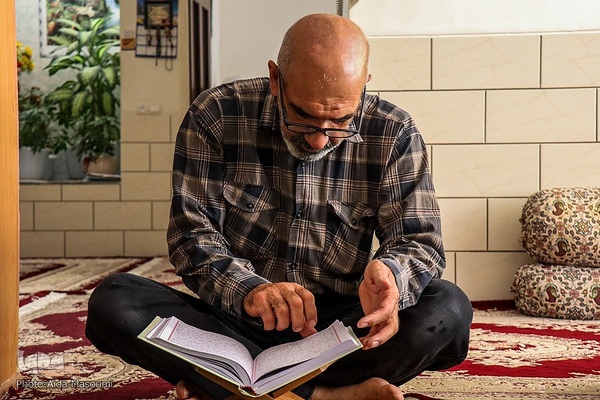 محافل انس با کلام الله مجید در منزل خانواده‌های شهدای حرم مطهر شاهچراغ(ع)