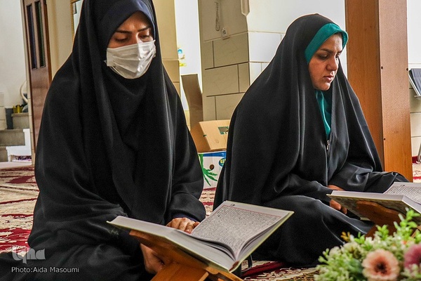 محافل انس با کلام الله مجید در منزل خانواده‌های شهدای حرم مطهر شاهچراغ(ع)