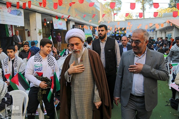 نواختن زنگ روز دانش آموز