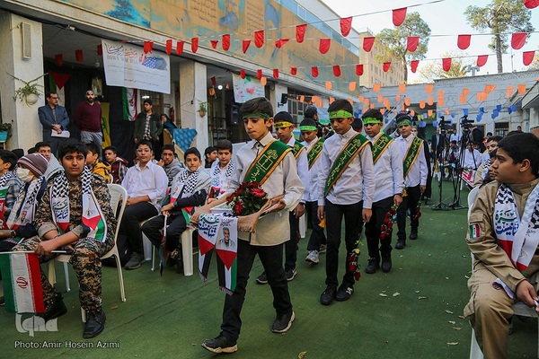 نواختن زنگ روز دانش آموز