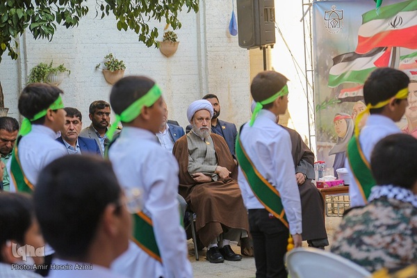 نواختن زنگ روز دانش آموز