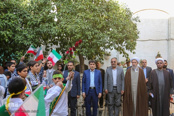 نواختن زنگ روز دانش آموز