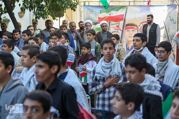 نواختن زنگ روز دانش آموز