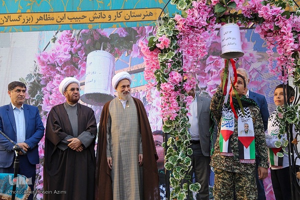 نواختن زنگ روز دانش آموز