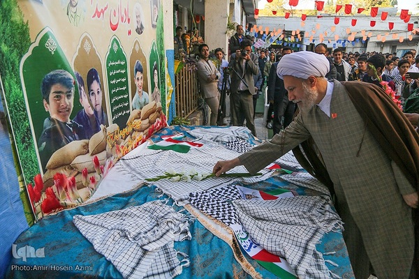 نواختن زنگ روز دانش آموز