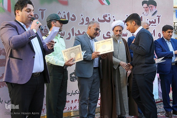 نواختن زنگ روز دانش آموز