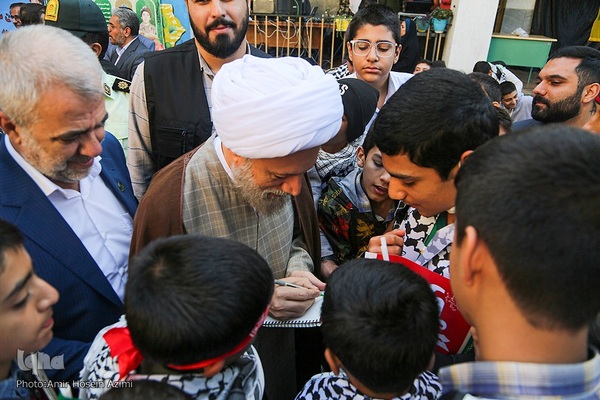 نواختن زنگ روز دانش آموز