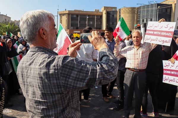 13 آبان در شیراز