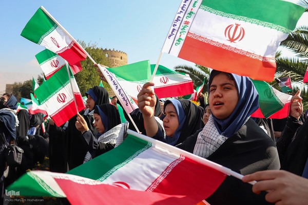 13 آبان در شیراز