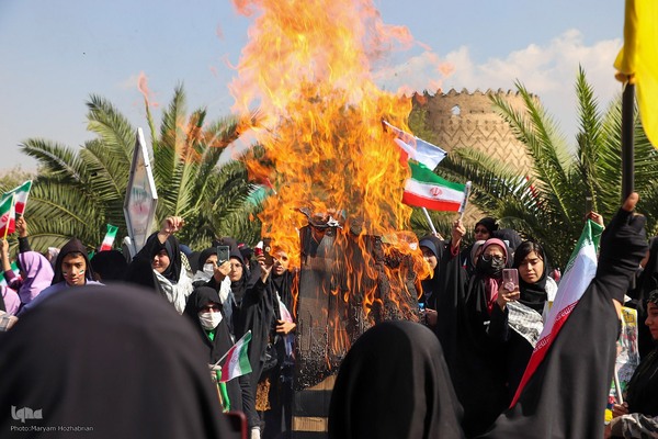 13 آبان در شیراز