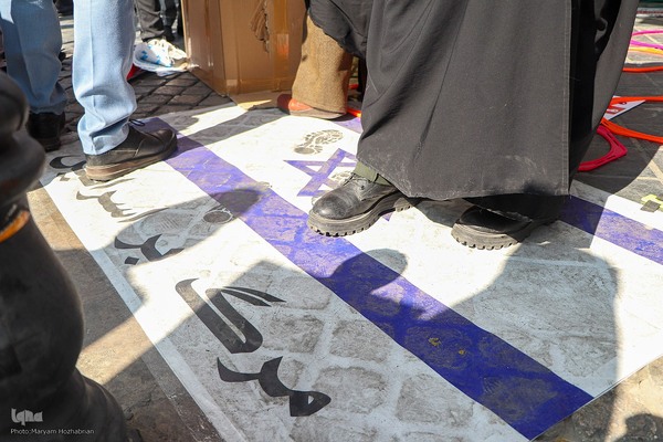 13 آبان در شیراز