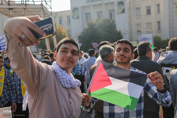 13 آبان در شیراز