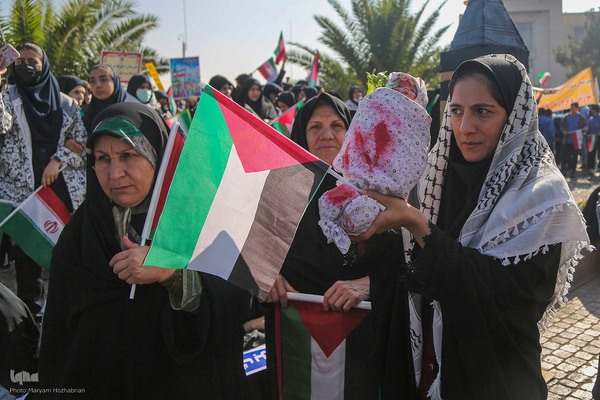 13 آبان در شیراز