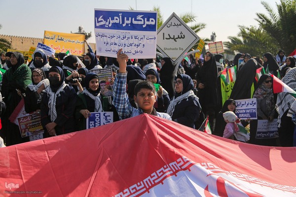 13 آبان در شیراز