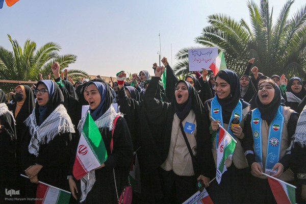 13 آبان در شیراز