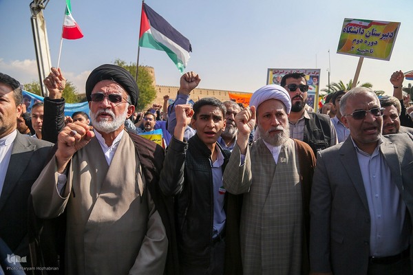 13 آبان در شیراز