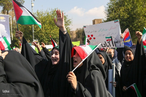 13 آبان در شیراز