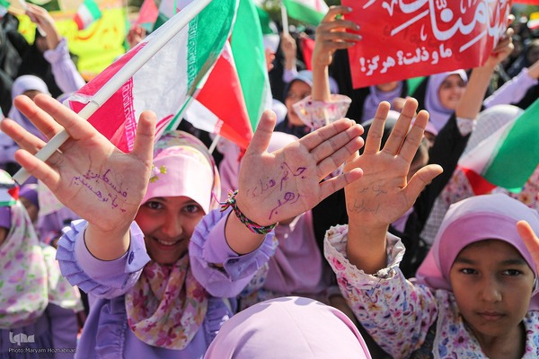 13 آبان در شیراز