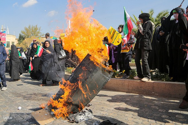 13 آبان در شیراز