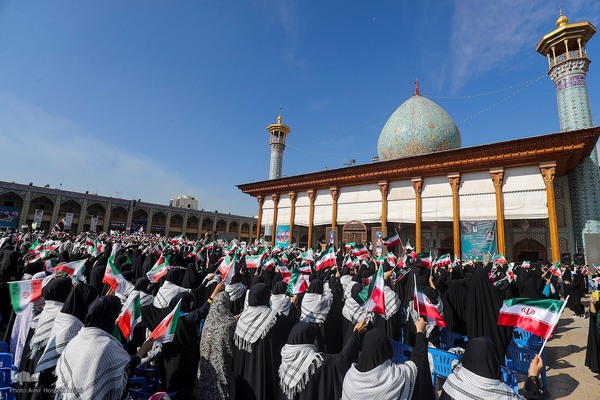 اجتماع ۱۲هزارنفری دانش آموزان در حرم مطهر شاهچراغ (ع) ‎