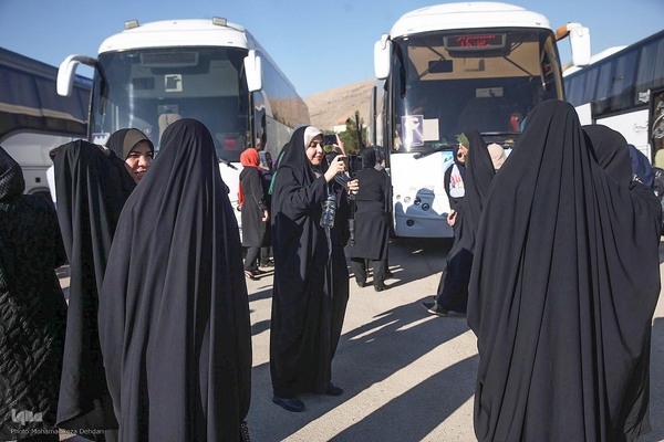 مراسم بدرقه 300 دانش‌آموز دختر در سفر به مناطق عملیاتی جنوب