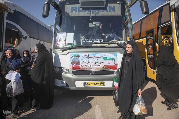 مراسم بدرقه 300 دانش‌آموز دختر در سفر به مناطق عملیاتی جنوب