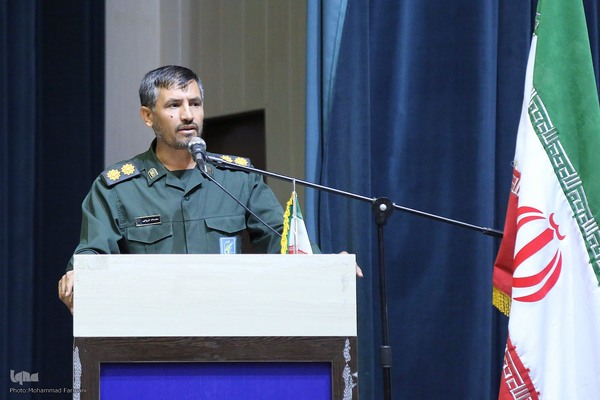 بدرقه ۳۰۰ دانش‌آموز دختر از مدارس شیراز به مناطق عملیاتی جنوب