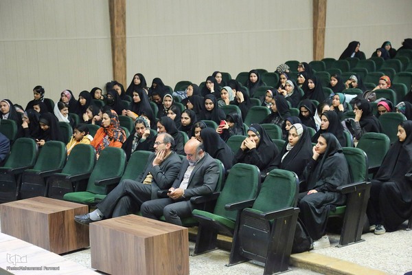 بدرقه ۳۰۰ دانش‌آموز دختر از مدارس شیراز به مناطق عملیاتی جنوب