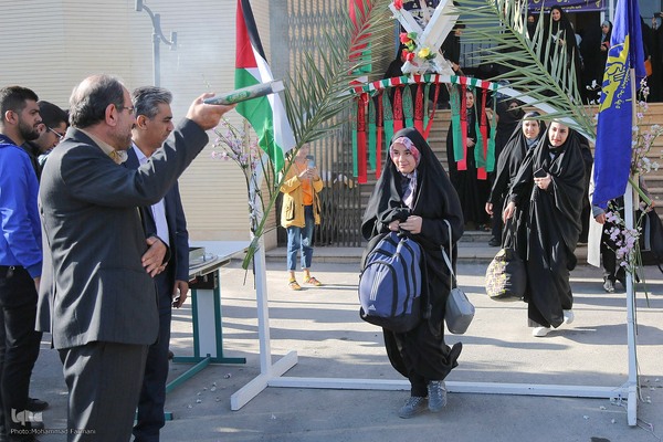 بدرقه ۳۰۰ دانش‌آموز دختر از مدارس شیراز به مناطق عملیاتی جنوب