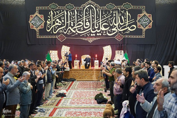 مرثیه سرایی حاج صادق آهنگران در رثای شهادت حضرت فاطمه سلام‌الله‌علیها