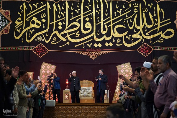 مرثیه سرایی حاج صادق آهنگران در رثای شهادت حضرت فاطمه سلام‌الله‌علیها