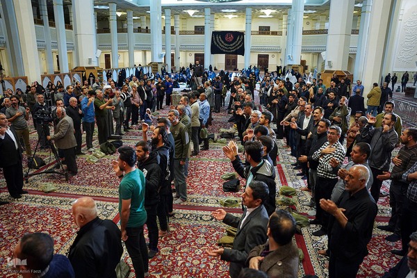 مرثیه سرایی حاج صادق آهنگران در رثای شهادت حضرت فاطمه سلام‌الله‌علیها