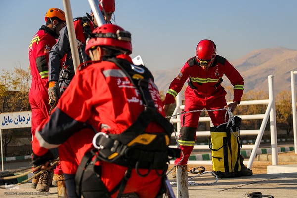 مانور آمادگی و مراسم پاسداشت آتشنشان داوطلب شیراز