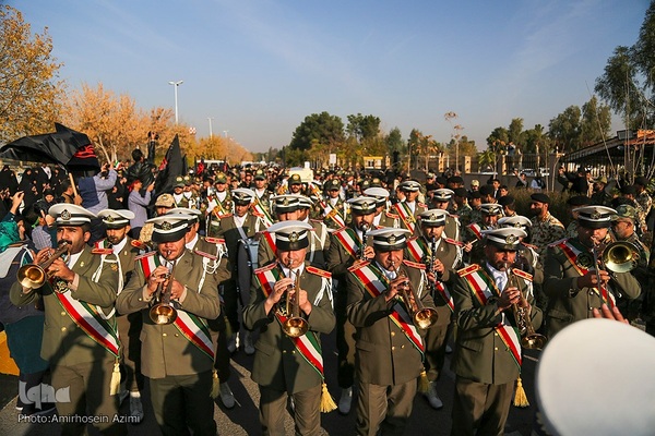 مراسم استقبال مردم شیراز از شهدای گمنام