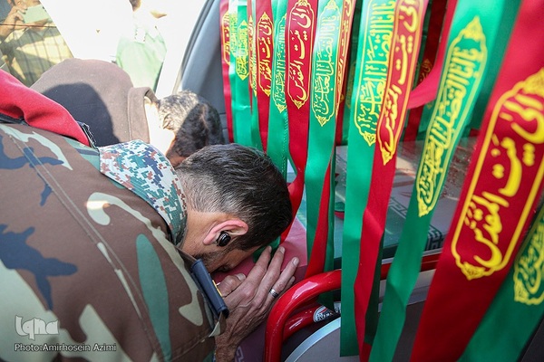 مراسم استقبال مردم شیراز از شهدای گمنام