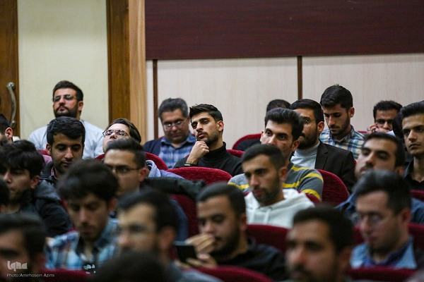 نشست صمیمی تشکل‌های دانشجویی فارس با امام جمعه شیراز