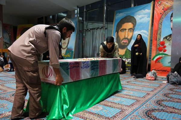 شبی با شهدای گمنام