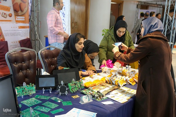 نمایشگاه دستاوردهای پژوهشی استان فارس