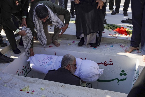 تشییع و خاکسپاری پیکر مطهر شهید گمنام‎