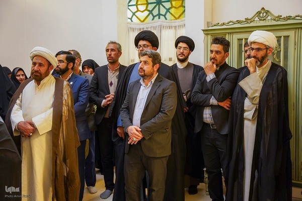 افتتاح نمایشگاه ستاره های زمین در حرم مطهر حضرت شاهچراغ (ع)