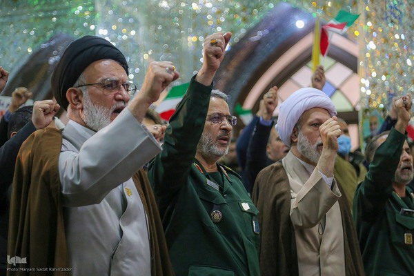 تجمع مردمی در محکومیت حادثه تروریستی گلزار شهدای کرمان