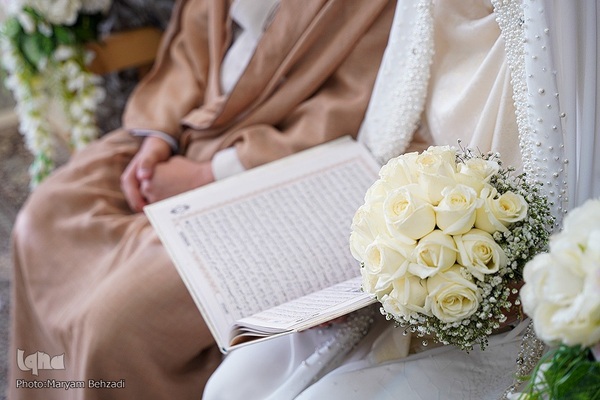 مراسم عقد زوجین جوان در جوار حرم مطهر حضرت شاهچراغ علیه السلام، به‌مناسبت میلاد خجسته مولود کعبه