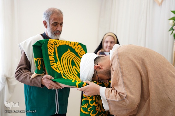 مراسم عقد زوجین جوان در جوار حرم مطهر حضرت شاهچراغ علیه السلام، به‌مناسبت میلاد خجسته مولود کعبه