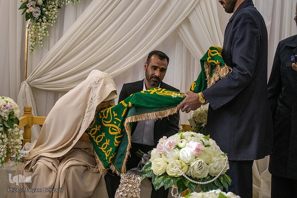 مراسم عقد زوجین جوان در جوار حرم مطهر حضرت شاهچراغ علیه السلام، به‌مناسبت میلاد خجسته مولود کعبه