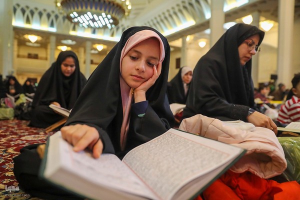 محفل انس با قرآن کریم «بشری» در حرم حضرت شاهچراغ(ع)