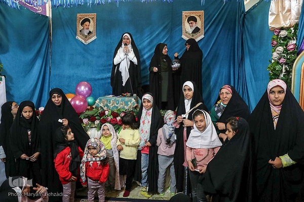 جشن «دختران انقلاب» به‎‌مناسبت آغاز دهه‌ی پرفروغ فجر انقلاب اسلامی