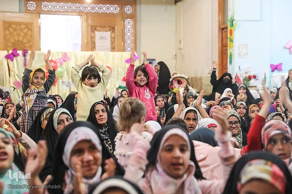 جشن «دختران انقلاب» به‎‌مناسبت آغاز دهه‌ی پرفروغ فجر انقلاب اسلامی